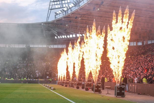 Hull City v Millwall Sky Bet Championship Pyrotechnics while the teams take to the field during the Sky Bet Championship Play-Off Semi-Final First Leg match at the MKM Stadium, Hull 08 05 2026 UK Newspapers OUT Copyright: xDavidxGreavesx FIL-23400-0010