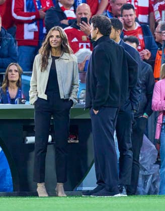 Laura Wontorra, sports presenter, reporter, woman, moderator, TV, television, Ex Fussballprofi, DFB Kapitaen Michael Ballack TV expert in the of football UEFA Champions League 2025 26 semifinal second leg match FC Bayern München - Paris SG 0-1 in Allianz Arena Munich on May 6, 2026 , FCB,