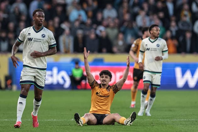Sky Bet Championship Play-Offs Semi-Final first leg Hull City v Millwall Mohamed Belloumi of Hull City appeals for a foul, non given during the Sky Bet Championship Play-Offs Semi-Final first leg Hull City v Millwall at MKM Stadium, Hull, United Kingdom on 08 May 2026 (Photo by Mark Cosgrove News Images) Hull MKM Stadium East Riding of Yorkshire United Kingdom Copyright: xMarkxCosgrove NewsxImagesx