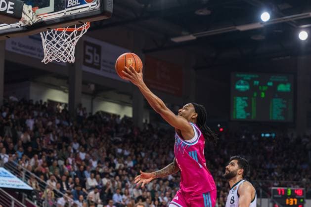 Jalen Finch (0: Telekom Baskets Bonn) mit Zug zum Korb am 33. Spieltag in der EasyCredit BBL in Bonn. EasyCredit BBL: Telekom Baskets Bonn vs VET-Concept Gladiators Trier