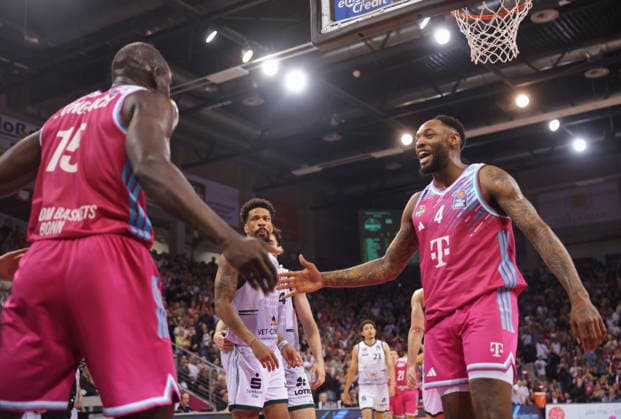 Kur Jongkuch, Jeff Garrett Telekom Baskets Bonn vs. VET-CONCEPT Gladiators Trier 33. Speiltag - Saison 2025 26