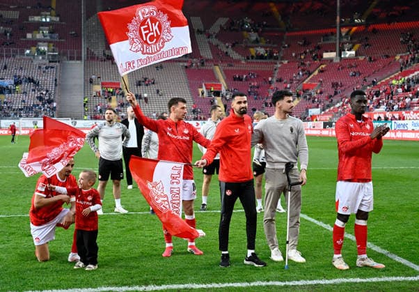 Fussball - 2. Bundesliga - Saison 2025 26 1. FC Kaiserslautern 08.05.2026 Fritz-Walter-Stadion 1. FC Kaiserslautern (fck) - Arminia Bielefeld (bi) 2:0 V.li: Kenny Prince REDONDO (1. FC Kaiserslautern), Daniel HANSLIK (1. FC Kaiserslautern), Avdo SPAHIC, Ivan PRTAJIN (1. FC Kaiserslautern) und Maxwell GYAMFI (1. FC Kaiserslautern) 1. FC Kaiserslautern
