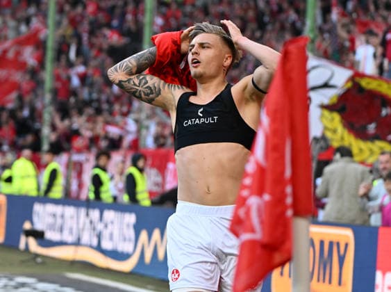 Fussball - 2. Bundesliga - Saison 2025 26 1. FC Kaiserslautern 08.05.2026 Fritz-Walter-Stadion 1. FC Kaiserslautern (fck) - Arminia Bielefeld (bi) 2:0 Enttäuscht: Norman BASSETTE (1. FC Kaiserslautern), sein Tor zum 3:0 wurde nicht gegeben 1. FC Kaiserslautern