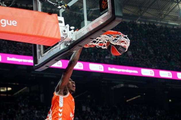 May 8, 2026, Athens, Athens, Greece: OMARI MOORE dunks the ball during the EuroLeague Playoffs Game 4 between Panathinaikos and Valencia at Telekom Center Athens in Athens, Greece on May 8, 2026. Athens Greece - ZUMAa226 20260508_zip_a226_012 Copyright: xGiorgosxArapekosx