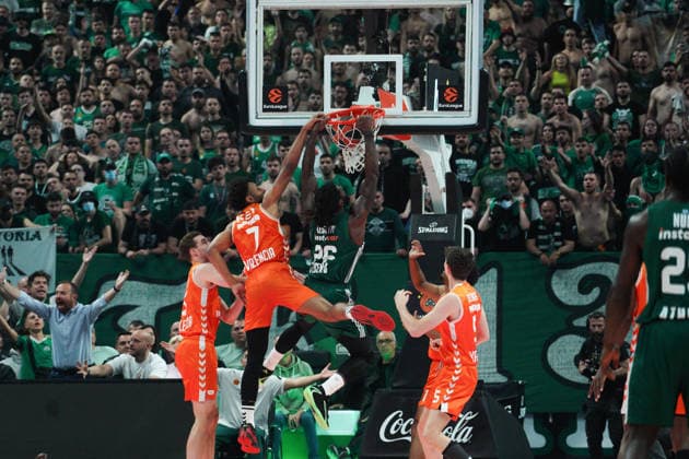 May 8, 2026, Athens, Athens, Greece: MATTHIAS LESSORT dunks the ball during the EuroLeague Playoffs Game 4 between Panathinaikos and Valencia at Telekom Center Athens in Athens, Greece on May 8, 2026. EuroLeague Playoffs: Panathinaikos Vs Valencia  - ZUMAa226 20260508_zip_a226_013 Copyright: xGiorgosxArapekosx