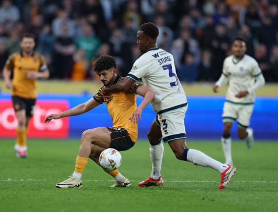 Hull City v Millwall Sky Bet Championship Mohamed Belloumi of Hull City and w3 during the Sky Bet Championship Play-Off Semi-Final First Leg match at the MKM Stadium, Hull 08 05 2026 UK Newspapers OUT Copyright: xAndyxSumnerx FIL-23396-0155