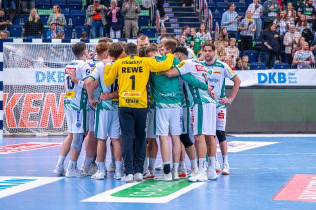 (v.l.), TSV Hannover-Burgdorf (grün) gegen SC DHfK Leipzig (weiß) am 31. Spieltag der Saison 2025 2026 in der DAIKIN Handball-Bundesliga (08.05.2026, ZAG Arena (Hannover, GER), Copyright: xJanxGuentherx xTSVxHannover-Burgdorfx