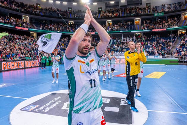 Lukas Binder (SC DHfK Leipzig, Nr. 11) (v.l.), TSV Hannover-Burgdorf (grün) gegen SC DHfK Leipzig (weiß) am 31. Spieltag der Saison 2025 2026 in der DAIKIN Handball-Bundesliga (08.05.2026, ZAG Arena (Hannover, GER), Copyright: xJanxGuentherx xTSVxHannover-Burgdorfx