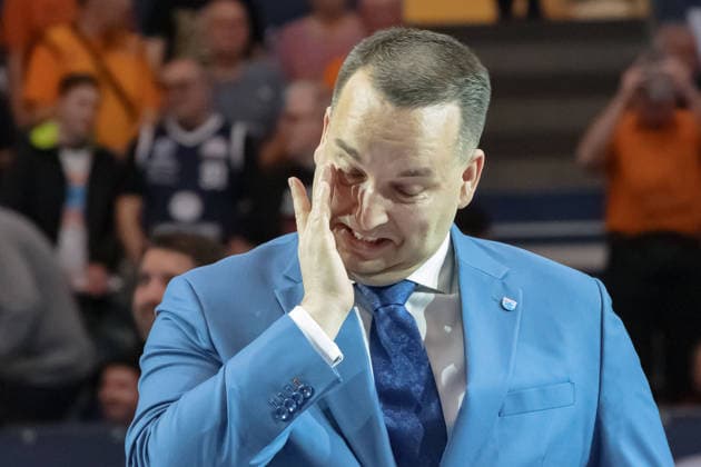Martin Geissler (MBC, Manager), Tränen, Verabschiedung, Danksagung, Syntainics MBC vs. BMA365 Bamberg Baskets, Basketball, 1. Bundesliga, Maenner, 33. Spieltag, Saison 2025 26, 08.05.2026. Weißenfels Stadthalle Sachsen-Anhalt Deutschland