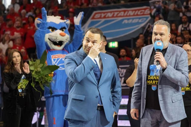Martin Geissler (MBC, Manager), Tränen, Verabschiedung, Danksagung, Syntainics MBC vs. BMA365 Bamberg Baskets, Basketball, 1. Bundesliga, Maenner, 33. Spieltag, Saison 2025 26, 08.05.2026. Weißenfels Stadthalle Sachsen-Anhalt Deutschland