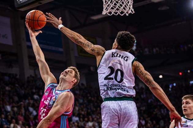 Telekom Baskets Bonn vs. VET-CONCEPT Gladiators Trier, 08.05.2026 Zachery Cooks (Telekom Baskets Bonn 3) gegen Urald King (VET-CONCEPT GLADIATORS TRIER 20) -- Telekom Baskets Bonn vs. VET-CONCEPT Gladiators Trier, 08.05.2026, Telekom Dome Bonn Copyright: xBEAUTIFULxSPORTS Derixx