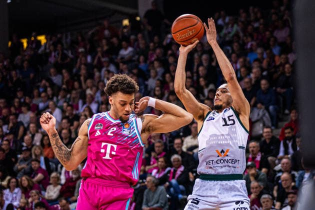 Telekom Baskets Bonn vs. VET-CONCEPT Gladiators Trier, 08.05.2026 Jordan Roland (VET-CONCEPT GLADIATORS TRIER 15) und Alijah Comithier (Telekom Baskets Bonn 2) -- Telekom Baskets Bonn vs. VET-CONCEPT Gladiators Trier, 08.05.2026, Telekom Dome Bonn Copyright: xBEAUTIFULxSPORTS Derixx