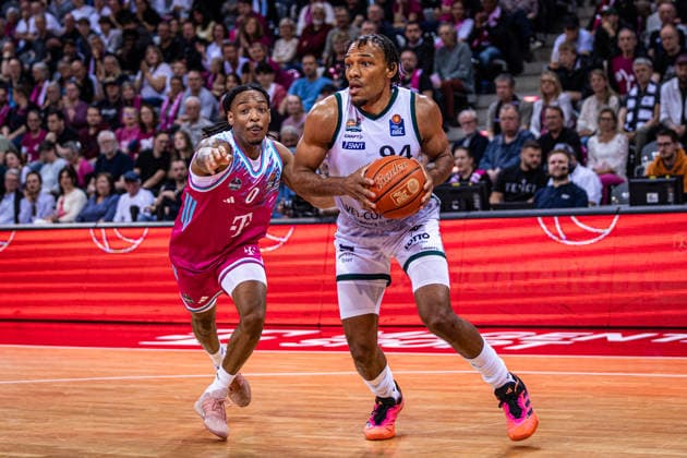 Telekom Baskets Bonn vs. VET-CONCEPT Gladiators Trier, 08.05.2026 George King (VET-CONCEPT GLADIATORS TRIER 94) und Jalen Finch (Telekom Baskets Bonn 0) -- Telekom Baskets Bonn vs. VET-CONCEPT Gladiators Trier, 08.05.2026, Telekom Dome Bonn Copyright: xBEAUTIFULxSPORTS Derixx