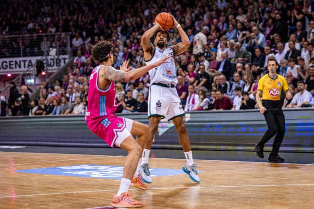 Telekom Baskets Bonn vs. VET-CONCEPT Gladiators Trier, 08.05.2026 Urald King (VET-CONCEPT GLADIATORS TRIER 20) beim Dreier -- Telekom Baskets Bonn vs. VET-CONCEPT Gladiators Trier, 08.05.2026, Telekom Dome Bonn Copyright: xBEAUTIFULxSPORTS Derixx