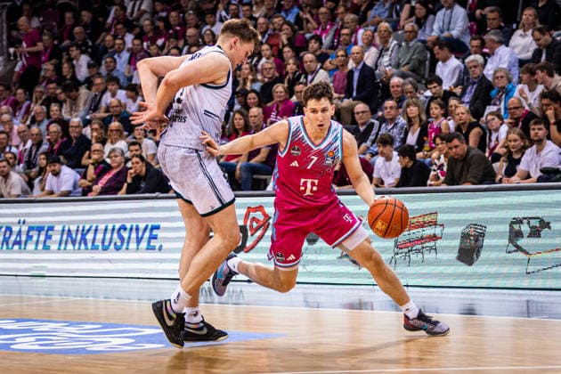 Telekom Baskets Bonn vs. VET-CONCEPT Gladiators Trier, 08.05.2026 Grayson Murphy (Telekom Baskets Bonn 7) gegen Marten Linßen (VET-CONCEPT GLADIATORS TRIER 12) -- Telekom Baskets Bonn vs. VET-CONCEPT Gladiators Trier, 08.05.2026, Telekom Dome Bonn Copyright: xBEAUTIFULxSPORTS Derixx