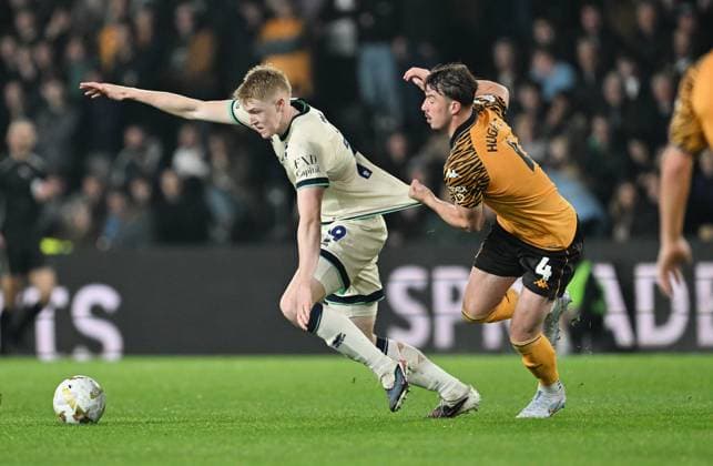 Josh Coburn of Millwall has his shirt pulled by Charlie Hughes of Hull City Hull City v Millwall, EFL Sky Bet Championship, Play-Off Semi Final, First Leg, Football, MKM Stadium, Hull, UK - 08 May 2026Hull MKM Stadium United Kingdom EDITORIAL USE ONLY No use with unauthorised audio, video, data, fixture lists, club league logos or live services. Online in-match use limited to 120 images, no video emulation. No use in betting, games or single club league player publications. Copyright: xAnnaxGowthorpe Shutterstockx 16861584ae