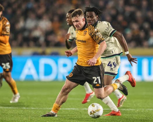 Sky Bet Championship Play-Offs Semi-Final first leg Hull City v Millwall Joe Gelhardt of Hull City breaks with the ball during theSky Bet Championship Play-Offs Semi-Final first leg Hull City v Millwall at MKM Stadium, Hull, United Kingdom on 08 May 2026 (Photo by Alfie Cosgrove News Images) Hull MKM Stadium East Riding of Yorkshire United Kingdom Copyright: xAlfiexCosgrove NewsxImagesx