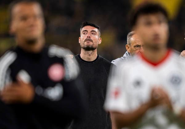 Albert Riera (Eintracht Frankfurt, Trainer) enttaeuscht, enttaeuscht schauend, dissapointed, traurig, frustiert, frust, gefrustet, frustrated nach dem Spiel Borussia Dortmund - Eintracht Frankfurt, 33. Spieltag, 1. Bundesliga in Dortmund, Signal Iduna Park DFL regulations prohibit any use of photographs as image sequences and or quasi-video. *** Albert Riera Eintracht Frankfurt, Trainer enttaeuscht, enttaeuscht schauend, dissapointed, traurig, frustiert, frust, gefrustet, frustrated nach dem Spiel Borussia Dortmund Eintracht Frankfurt, 33 Spieltag, 1 Bundesliga in Dortmund, Signal Iduna Park DFL regulations prohibit any use of photographs as image sequences and or quasi video Copyright: HMBxMedia xMarcoxBader