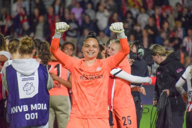 Eindhoven, Netherlands - May 08, Goalkeeper Nicky Evrard (1 PSV) PSV is champions of the Netherlands and receiving the trophee the game between PSV and ADO women at de Hertgang, Eindhoven Copyright: xArnexvanxderxBenx xSPPx Sportspressphoto_SPR142872