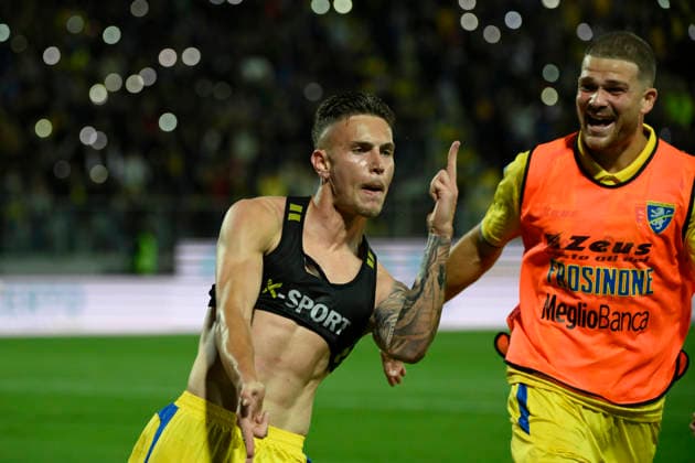 Frosinone s Antonio Raimondo celebrates after scoring the goal 4-0 during the Serie BKT soccer match between Frosinone and Mantova at the Frosinone™s Benito Stirpe stadium, Italy - Friday, May 08, 2026 - Soccer ( Photo by Fabrizio Corradetti LaPresse )  Copyright: xFabrizioxCorradetti LaPressex