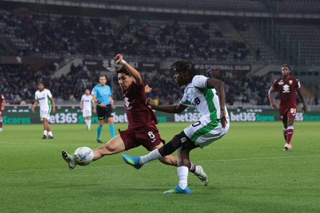 Turin, Italy, 8th May 2026. Emirhan Ilkhan of Torino FC blocks a cross from Darryl Georges Bakola of US Sassuolo during the Torino vs Sassuolo Serie A match at Stadio Grande Torino, Turin. Picture credit should read: Jonathan Moscrop Sportimage EDITORIAL USE ONLY. No use with unauthorised audio, video, data, fixture lists, club league logos or live services. Online in-match use limited to 120 images, no video emulation. No use in betting, games or single club league player publications. SPI_062_JM_TORO_SASSUOLO SPI-4758-0062