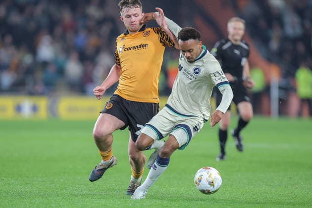 Hull City v Millwall Sky Bet Championship Joe Gelhardt of Hull City and Thierno Ballo of Millwall challenge for the ball lduring the Sky Bet Championship Play-Off Semi-Final First Leg match at the MKM Stadium, Hull 08 05 2026 UK Newspapers OUT Copyright: xDavidxGreavesx FIL-23400-0028