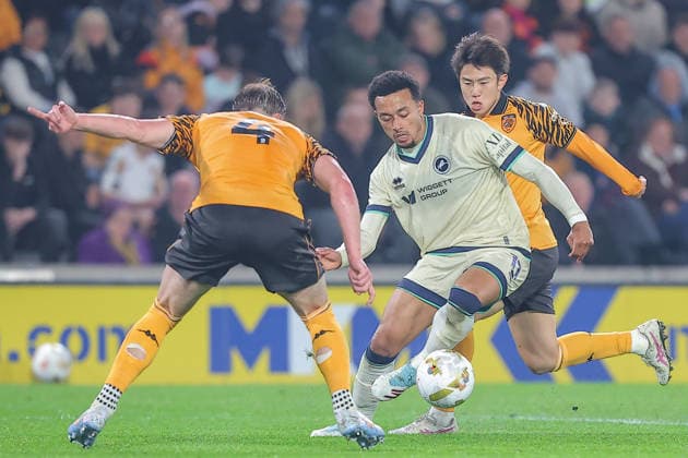 Hull City v Millwall Sky Bet Championship Femi Azeez of Millwall in action during the Sky Bet Championship Play-Off Semi-Final First Leg match at the MKM Stadium, Hull 08 05 2026 UK Newspapers OUT Copyright: xDavidxGreavesx FIL-23400-0041