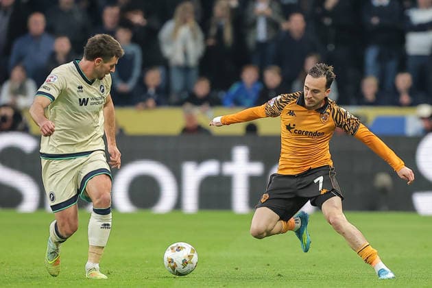 Hull City v Millwall Sky Bet Championship Ryan Leonard of Millwall and Liam Millar of Hull City challenge for the ball during the Sky Bet Championship Play-Off Semi-Final First Leg match at the MKM Stadium, Hull 08 05 2026 UK Newspapers OUT Copyright: xDavidxGreavesx FIL-23400-0064
