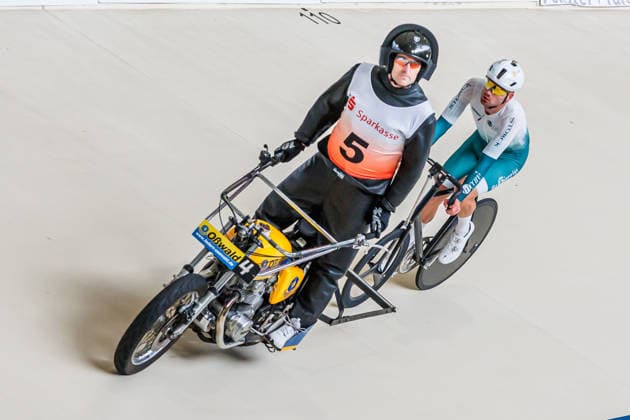 Luca Harter (Cloppenburg) hinter Andre Dippel (Bielefeld, Schrittmacher), 08.05.2026, Erfurt (Deutschland), Bahnradsport, Steherrennen, Sparkasse Steher Grand Prix 2026