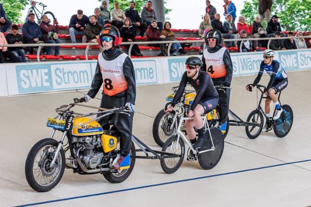 Karl Omann (Forst) hinter Patrick Wolfrum (Peitz, Schrittmacher) vor Daniel Harnisch (Leipzig) hinter Thomas Baur (Singen, Schrittmacher), 08.05.2026, Erfurt (Deutschland), Bahnradsport, Steherrennen, Sparkasse Steher Grand Prix 2026