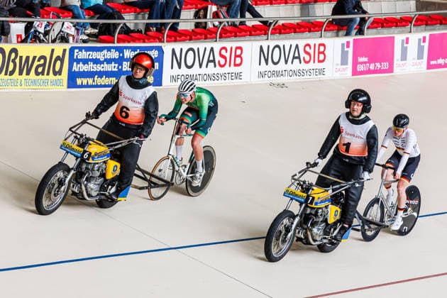 oben: Constantin Lohse (Chemnitz) hinter Rico Brush (Erfurt, Schrittmacher); unten: Robin Rautzenberg (Chemnitz) hinter Sven Lohse (Chemnitz, Schrittmacher), 08.05.2026, Erfurt (Deutschland), Bahnradsport, Steherrennen, Sparkasse Steher Grand Prix 2026
