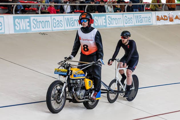 Karl Omann (Forst) hinter Patrick Wolfrum (Peitz, Schrittmacher), 08.05.2026, Erfurt (Deutschland), Bahnradsport, Steherrennen, Sparkasse Steher Grand Prix 2026