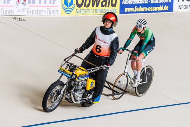 Constantin Lohse (Chemnitz) hinter Rico Brush (Erfurt, Schrittmacher), 08.05.2026, Erfurt (Deutschland), Bahnradsport, Steherrennen, Sparkasse Steher Grand Prix 2026