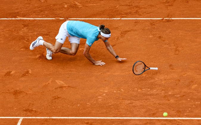 (260509) -- ROME, May 9, 2026 -- Alexander Zverev falls down on the clay during the men s singles second round match between Alexander Zverev of Germany and Daniel Altmaier of Germany at the ATP, Tennis Herren Italian Open in Rome, Italy, May 8, 2026. ) (SP)ITALY-ROME-TENNIS-ATP-ITALIAN OPEN-MEN S SINGLES WangxKaiyan 