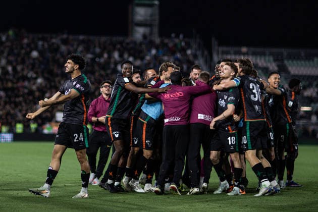 Venezia FC v Palermo FC - Serie B Venezia FC players celebrate their victory at the end of the Serie B football match between Venezia FC and Palermo FC at Pier Luigi Penzo Stadium in Venice, Italy, on May 8, 2026. Venezia Italy  Copyright: xEmanuelexComincinix originalFilename:comincini-veneziaf260508_npWph.jpg