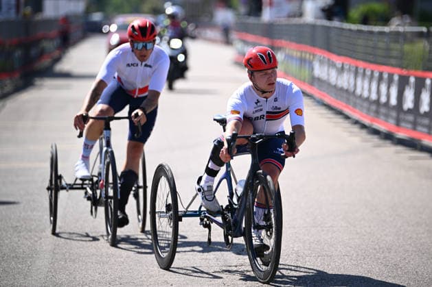 UCI Para Cycling Road World Cup: Round 3 Picture by Olly Hassell SWpix.com - 09 05 2026 - Cycling - UCI Para Cycling Road World Cup: Round 3 - Pescara, Abruzzo, Italy - Men T2 Road Race - Felix Barrow (Great Britain), Dennis Connors (USA) Copyright: x xSWpix.comx(t axPhotographyxHubxLtd)xOllyxHassell SWpix.comx SWP-3030-14031