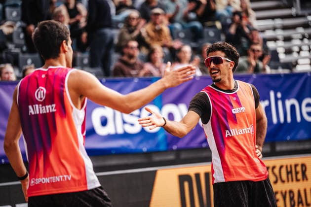 Beachvolleyball Männer Allianz German Beach Tour 2026 Tourstop Düsseldorf 08.05.2026 v.l. Joao Nuno Pinto Pedrosa (Portugal) und Hugo Oliveira Campos (Portugal) Düsseldorf Robert-Lehr-Ufer Nordrhein-Westfalen Deutschland