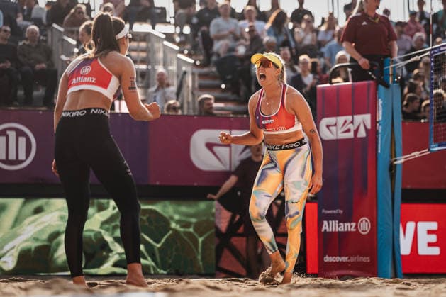 Beachvolleyball Frauen Allianz German Beach Tour 2026 Tourstop Düsseldorf 08.05.2026 v.l. Sophia Neuß und Chenoa Christ freuen sich jubel Düsseldorf Robert-Lehr-Ufer Nordrhein-Westfalen Deutschland