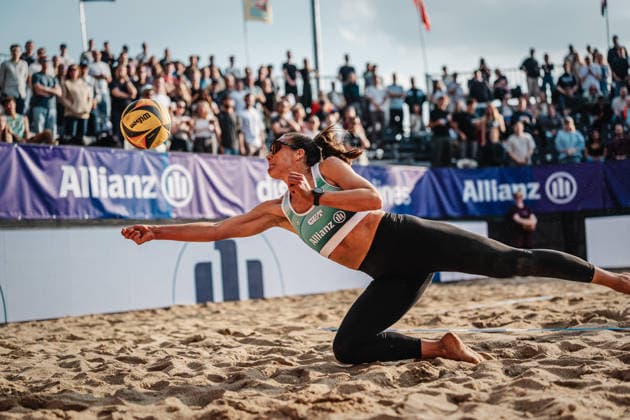 Beachvolleyball Frauen Allianz German Beach Tour 2026 Tourstop Düsseldorf 08.05.2026 Leonie Klinke springt zum Ball Düsseldorf Robert-Lehr-Ufer Nordrhein-Westfalen Deutschland