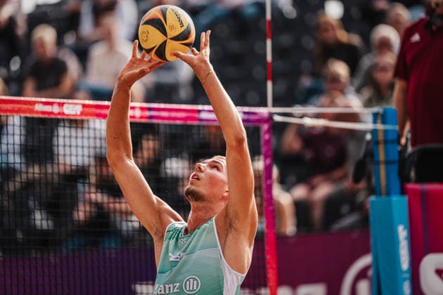 Beachvolleyball Männer Allianz German Beach Tour 2026 Tourstop Düsseldorf 08.05.2026 Zuspiel von Kalle Pieper Düsseldorf Robert-Lehr-Ufer Nordrhein-Westfalen Deutschland
