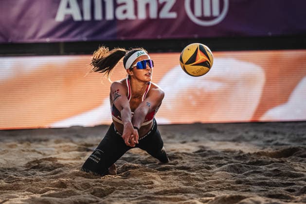 Beachvolleyball Frauen Allianz German Beach Tour 2026 Tourstop Düsseldorf 08.05.2026 Sophia Neuß springt zum Ball Düsseldorf Robert-Lehr-Ufer Nordrhein-Westfalen Deutschland