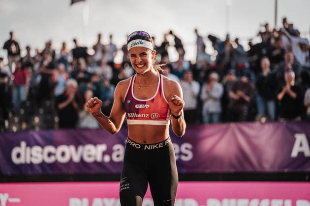 Beachvolleyball Frauen Allianz German Beach Tour 2026 Tourstop Düsseldorf 08.05.2026 Sophia Neuß freut sich nach dem Sieg Düsseldorf Robert-Lehr-Ufer Nordrhein-Westfalen Deutschland