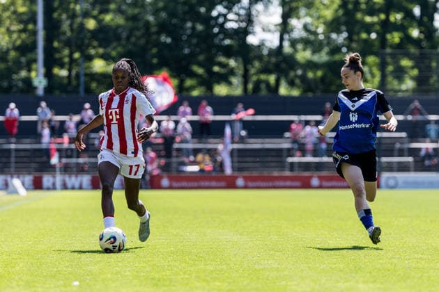 Google Pixel Frauen-Bundesliga, 1. FC Köln - Hamburger SV; 09.05.2026 Zweikampf Lydia Andrade (1. FC Köln, 17) am Ball gegen Michaela Croatto (Hamburger SV, 13) Google Pixel Frauen-Bundesliga, 1. FC Köln - Hamburger SV, Köln, Franz-Kremer-Stadion am 09.05.2026 DFB REGULATIONS PROHIBIT ANY USE OF PHOTOGRAPHS AS IMAGE SEQUENCES AND OR QUASI-VIDEO. Copyright: xBEAUTIFULxSPORTS Wunderlx