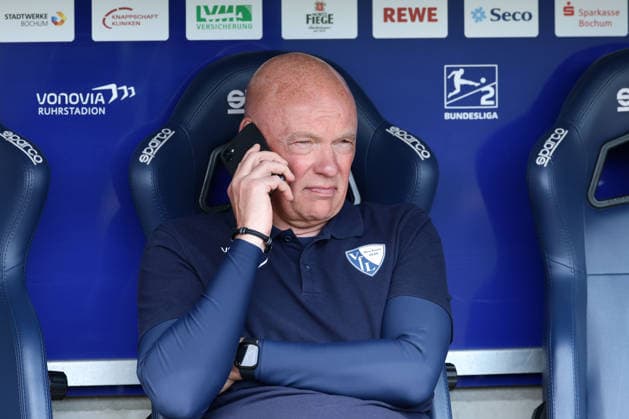 Bochum, Germany, 09.05.26, Cheftrainer Uwe Roesler (VfL Bochum) während des Spiels der 2. Bundesliga zwischen VfL Bochum - Hannover 96 im Vonovia Ruhrstadion in Bochum. (Photo by Joachim Bywaletz) DFB DFL REGULATIONS PROHIBIT ANY USE OF PHOTOGRAPHS AS IMAGE SEQUENCES AND OR QUASI-VIDEO.