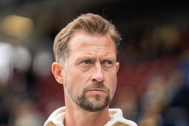 Deutschland: Fussball, 2. Bundesliga, 33. Spieltag 2025 26, Eintracht Braunschweig - Dynamo Dresden am 09.05. in Braunschweig, Eintracht-Stadion: Lars Kornetka (Trainer Eintracht Braunschweig) Portrait, Porträt