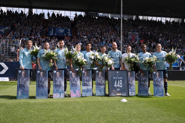 Noah Loosli (VfL Bochum), Farid Alfa-Ruprecht (VfL Bochum), Romario Rösch (VfL Bochum), Romario Roesch, Kevin Vogt (VfL Bochum), Kjell Wätjen (VfL Bochum), Francis Onyeka (VfL Bochum), Callum Marshall (VfL Bochum), Erhan Masovic (VfL Bochum), Matus Bero (VfL Bochum), Leandro Morgalla (VfL Bochum)m v. rechts, wurden offiziell verabschiedet 09.05.2026, Fussball 2. Bundesliga, Saison 2025 2026, 33. Spieltag, VfL Bochum - Hannover 96 DFL regulations prohibit any use of photographs as image sequences and or quasi-video Bochum Vonovia Ruhrstadion Nordrhein Westfalen Deutschland