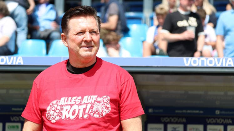 09.05.2026, xrekx, Fussball 2.Bundesliga, VfL Bochum - Hannover 96 v.l. Christian Titz Trainer (Hannover 96) (DFL DFB REGULATIONS PROHIBIT ANY USE OF PHOTOGRAPHS as IMAGE SEQUENCES and or QUASI-VIDEO) Bochum