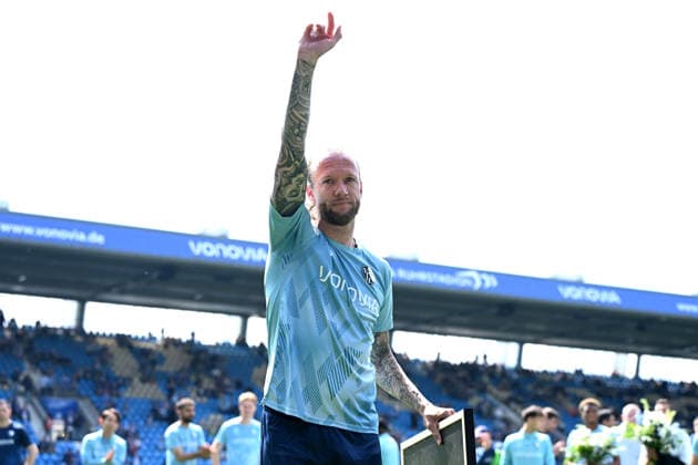 Kevin Vogt (VfL Bochum) gestikuliert, gestik waehrend des Spiels der 2. Bundesliga zwischen VfL Bochum und Hannover 96, Vonovia Ruhrstadion am 09. May 2026 in Bochum, Deutschland. (Foto von Ralf Treese DeFodi Images) +++ Kevin Vogt (VfL Bochum) gestures during the 2. Bundesliga match between VfL Bochum and Hannover 96 at Vonovia Ruhrstadion on May 9, 2026 in Bochum, Germany. (Photo by Ralf Treese DeFodi Images) (Photo by Ralf Treese DeFodi Images) -