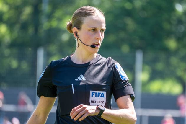 Deutschland: Fussball Google Pixel Frauen-Bundesliga 2025 2026 - 1.FC Köln vs Hamburger SV - 25. Spieltag - Franz-Kremer-Stadion (Köln): Freisteller, Nahaufnahme, Porträt, Portrait, Einzelfoto Davian Lutz Schiedsrichterin Copyright: xOrhanxHabashx