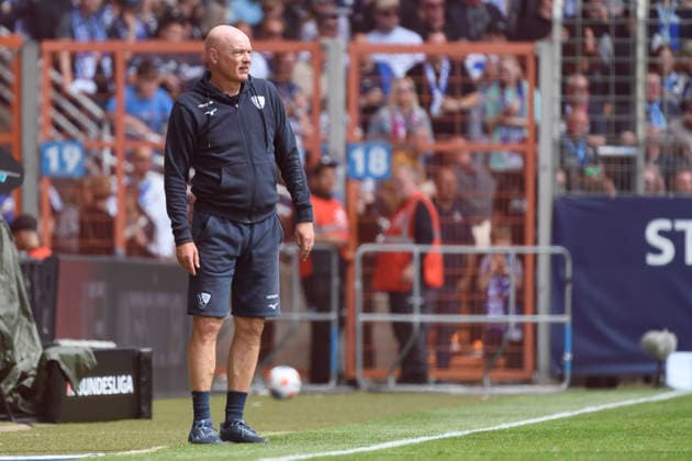 Trainer Uwe Roesler (VfL Bochum) schaut waehrend des spiels der 2. Bundesliga zwischen VfL Bochum und Hannover 96, Vonovia Ruhrstadion am 09. May 2026 in Bochum, Deutschland. (Foto von Max Maiwald DeFodi Images) +++ Trainer Uwe Roesler (VfL Bochum) looks on during the 2. Bundesliga match between VfL Bochum and Hannover 96 at Vonovia Ruhrstadion on May 9, 2026 in Bochum, Germany. (Photo by Max Maiwald DeFodi Images) (Photo by Max Maiwald DeFodi Images) -